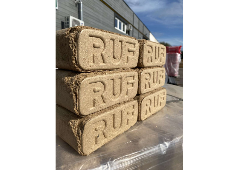 Tégla alakú keményfabrikett 100% bükk  (960 kg/raklap)