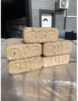 Tégla alakú brikett faforgácsból (984 kg/raklap)