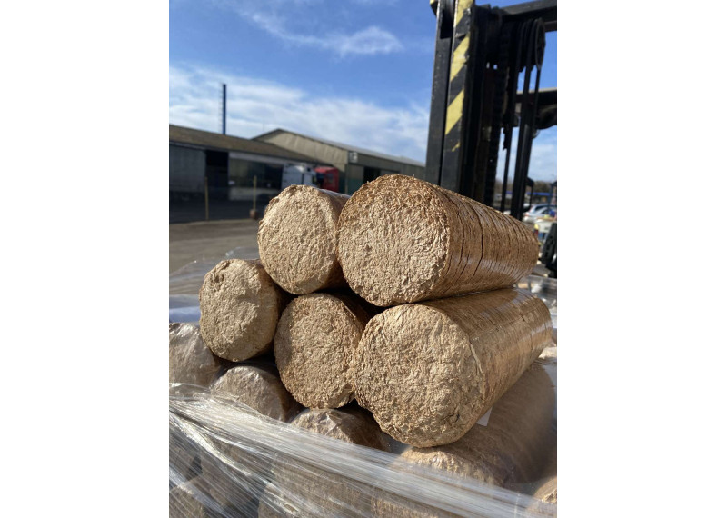 Henger alakú keményfa brikett (980 kg/raklap) - zsugorfóliázott