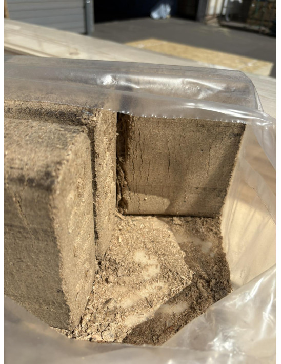 MÁSODOSZTÁLYÚ Tégla alakú keményfabrikett 100% bükk (960 kg/raklap) 